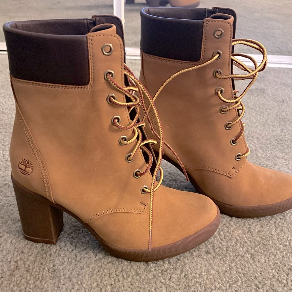 Timberland Women’s Tan Lace-Up Block Heel Boots
